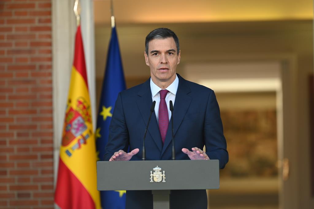 El president espanyol, Pedro Sánchez, a la compareixença on ha anunciat que continua càrrec . ACN