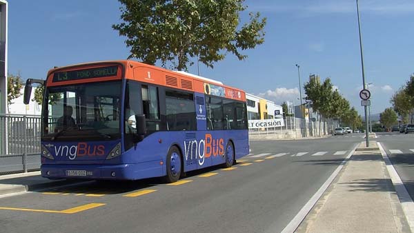 VD. El bus urbà a la nova parada del polígon Santa Magdalena