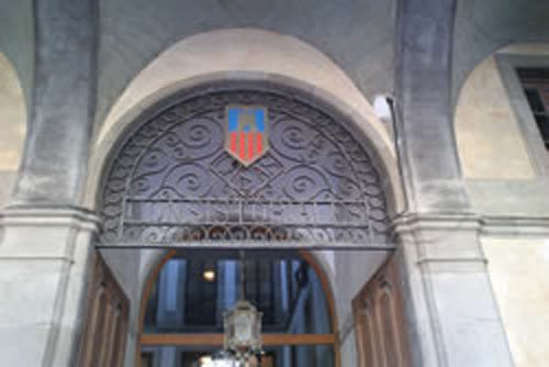Porta d'entrada a l'Ajuntament de Vilanova i la Geltrú