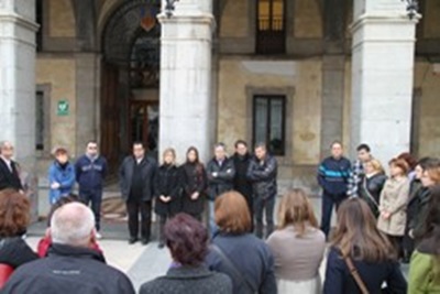 Ajuntament de Vilanova. L'Ajuntament de Vilanova i la Geltrú va convocar ahir al migdia una concentració silenciosa per condemnar l'assassinat