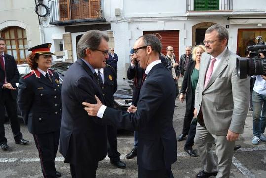 Ajuntament de Sitges. Artur Mas visita Sitges i rep lloances per la gestió del 9N