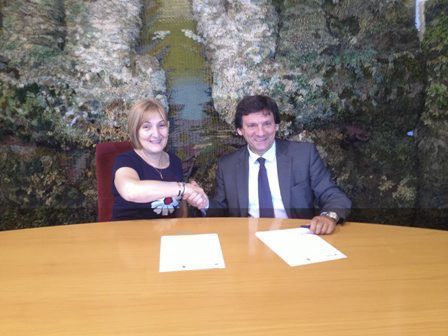 Generalitat de Catalunya. El director de l'SCT, Joan Josep Isern, signa a Sant Sadurní d'Anoia un conveni per a l'elaboració del Pla Local de Segureta