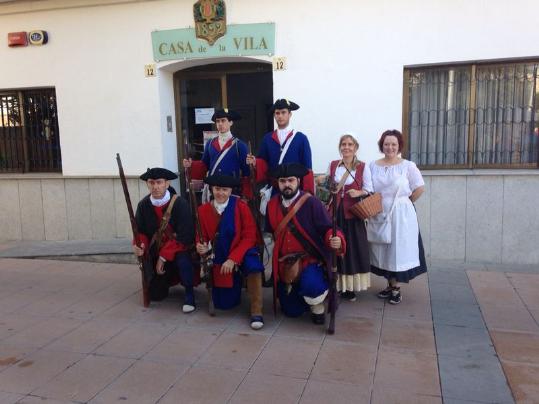 Ajuntament de Cunit. Els Miquelets desfilen a Cunit