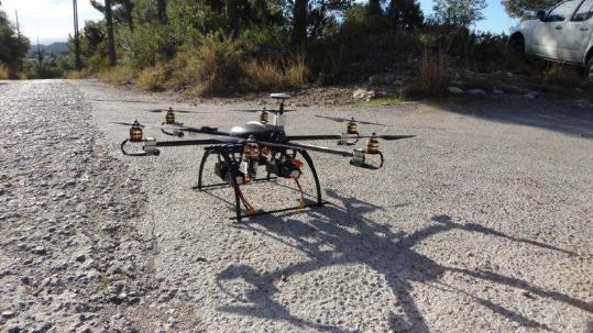 Endesa. Endesa revisa la xarxa elèctrica del Garraf amb 'drones'