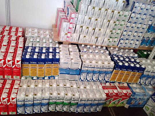 EIX. LAssociació de Comerciants Centre Vila recull 1.278 litres de llet per al Rebost Solidari 
