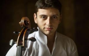 El jove i premiat violoncel·lista Narek Hakhnazaryan actua al 35è Festival Internacional de Música Pau Casals. EIX