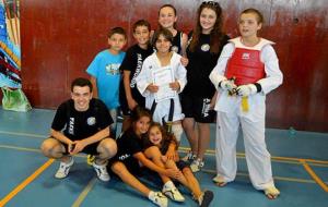 Eix. Els integrants del Club Taekwondo La Lira Vendrellenca