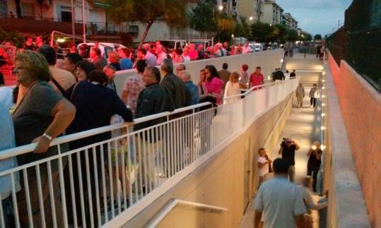 La inauguració de l'històric pas soterrat dóna el tret de sortida a la Festa Major de Segur de Calafell. Xavier Martínez