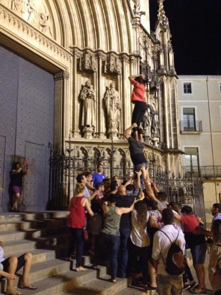 La Jove de Vilafranca recupera el pilar caminant per a la processó del dia 30. Jove de Vilafranca