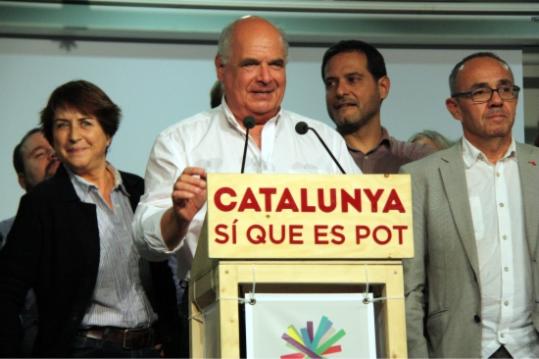Lluís Rabell, abans de dirigir-se als mitjans de comunicació i simpatitzants presents a la seu electoral de la coalició. ACN