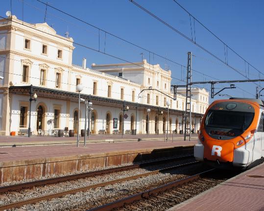 Ajuntament de Vilanova. Regional a l'estació de Vilanova i la Geltrú