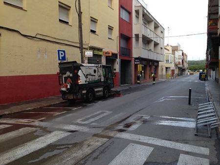 Una avaria obliga a posposar les tasques de neteja al passeig Vilanova. Ajuntament de Cubelles