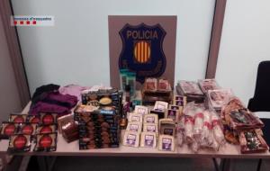 Detingudes dues dones per furtar en establiments comercials de Sant Sadurní d’Anoia. Mossos d'Esquadra