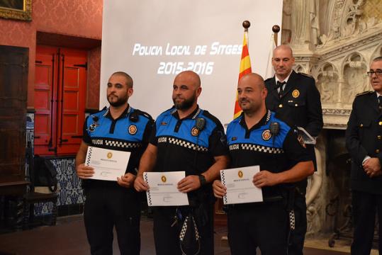 Distincions al mèrit per a agents i ciutadans en la celebració del patró de la Policia a Sitges. Ajuntament de Sitges