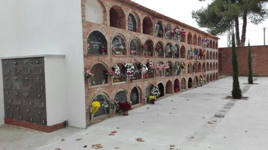 El cementiri de la Granada estrena nou accés i 16 columbaris per al dipòsit de cendres. Ajuntament de La Granada