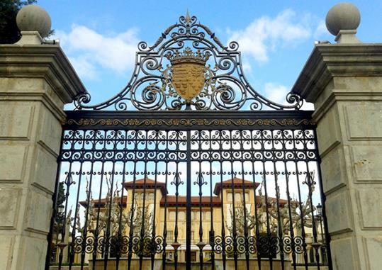 El Gran Casino de Sant Pere de Ribes . Eix