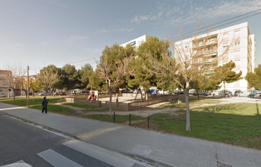 El parc infantil del carrer Indústria. Google Street View