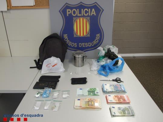 Els Mossos d’Esquadra detenen un home per tràfic de drogues i temptativa de suborn a agents policials a l’Alt Penedès. Mossos d'Esquadra