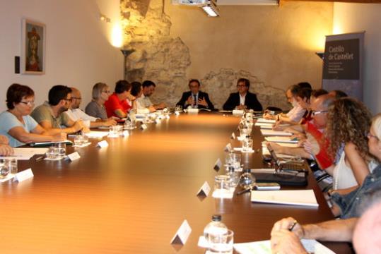 Gran pla general de la reunió que ha mantingut Josep Rull amb els alcaldes i representants del Penedès per a la redacció del Pla territorial parcial. 