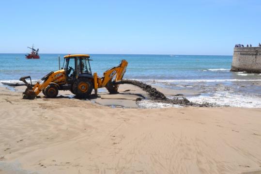 Les platges de Sant Sebastià, Bassa Rodona i Garraf reben 45.000m3 de sorra extraordinària. Ajuntament de Sitges