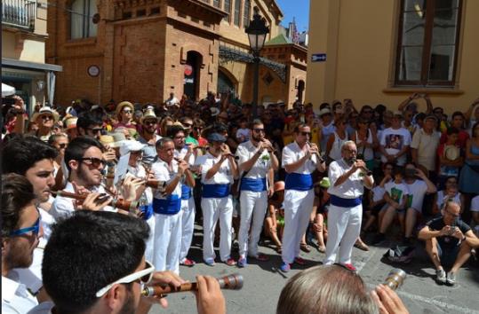 Més de 100 músics protagonitzen l’Entrada de Grallers en l'inici de la festa de Sitges. Ajuntament de Sitges