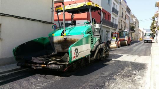 Reparació i asfaltat de diversos carrers a Sant Pere de Ribes. Ajt Sant Pere de Ribes