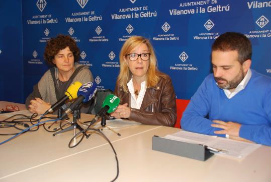 Teresa Llorens, Neus Lloveras i Gerard Llobet, en roda de premsa. Míriam de Lamo