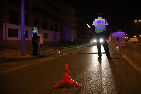 Trànsit desplega un dispositiu amb 64 controls d'alcoholèmia i drogues arreu de Catalunya durant la nit de Cap d'Any. ACN