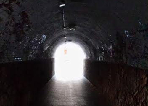 Tunel per als vianants del carrer de l'Estació de Coma-ruga. Eix