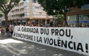 Alcalde, regidors i veïns de La Granada protesten davant dels Mossos contra la inseguretat. Ajuntament de La Granada