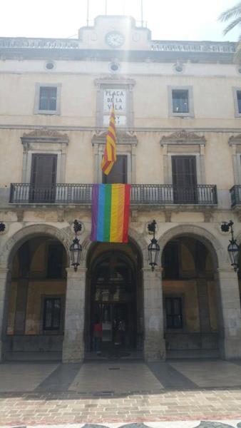 Avui 17 de maig, Dia Internacional contra l’Homofòbia, l’Ajuntament de Vilanova i la Geltrú referma el seu compromís de defensar els drets LGBTI. Ajun