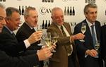 Brindis del president de la DO Cava, Pere Bonet; el director de l'Institut de la Vinya i el Vi, Salvador Puig; i el subdirector de Qualitat Diferencia