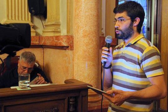 Dani Gàmez al Saló de plens de l'Ajuntament de Vilanova. Eix