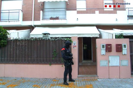 Desarticulat al Camp de Tarragona un grup criminal especialitzat en robatoris amb força a empreses i establiments comercials. Mossos d'Esquadra