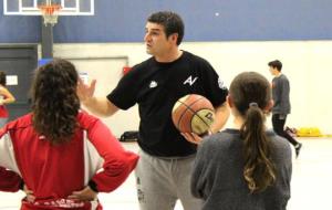 Eduard Sancho és entrenador d’un dels equips cadet femení del Samà Vilanova. Eix