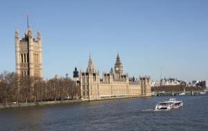 El Parlament de Westminster, al costat del riu Tàmesi, a Londres. ACN