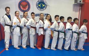 Els integrants del equip Olímpic El Vendrell al Campionat d’Espanya de taekwondo. Eix