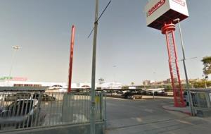 Enxampen un lladre que havia robat 56 palets del supermercat Simply, a Vilanova. Google Street View