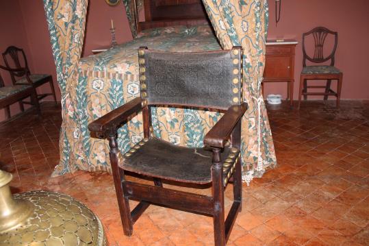 Es restauren les cadires de frare de la Masia d’en Cabanyes. CC Garraf