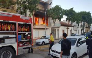 Espectacular incendi en un habitatge al centre de Ribes. Josep Freixes Olivé