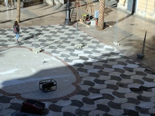 Finalitzen els treballs de la primera fase de la restauració de la plaça de la Vila de Vilanova. Ajuntament de Vilanova