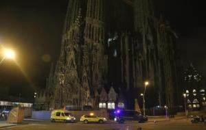 Imatge de la Sagrada Família, acordonada el 12 de setembre del 2017 en el marc d'una operació antiterrorista. ACN