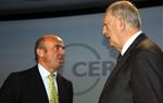 Imatge del ministre d'Economia i Competitivitat, Luis de Guindos, parlant amb Juan José Brugera, president del Cercle d'Economia. ACN