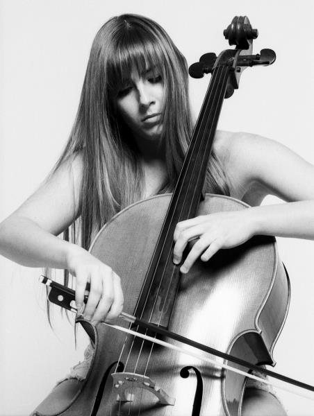 Irma Bau interpreta les Suites per a violoncel de Bach (II) aquest dissabte a Vinseum. EIX