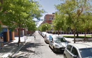 La policia denuncia un bar del carrer Joan Llaverias, a Vilanova,  per consum de drogues i alcohol. Google Street View