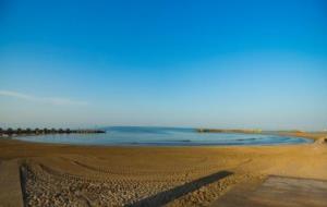 Les platges de Cunit rebran la sorra dragada a 450 metres de la costa. Ajuntament de Cunit