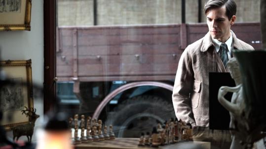 Marc Clotet protagonitza 'El jugador de ajedrez'. EIX