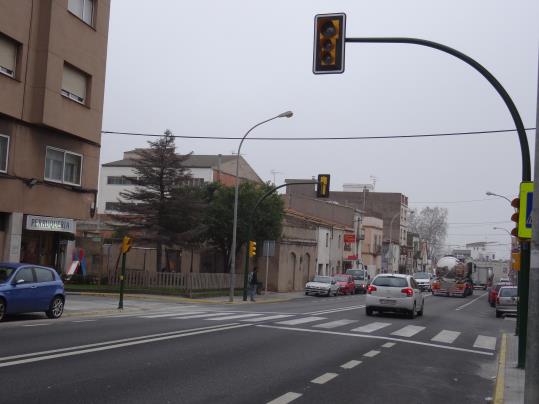 Nova regulació semafòrica que pot complicar el trànsit en el tram urbà de la N-340, a L'Arboç. Ramon Filella
