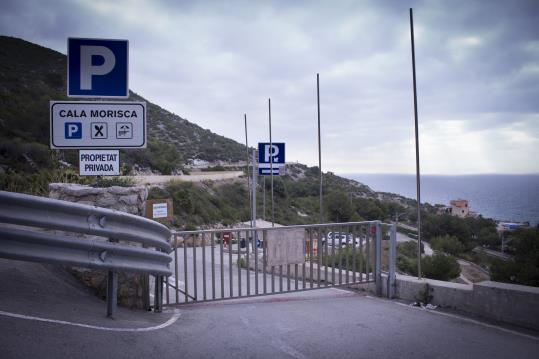 Sitges privatitza les nostres platges. Imatge de Cala Morisca. @Oscar_Sitges