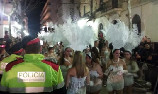 Un mosso, a una de les rues del carnaval de Sitges. Mossos d'Esquadra
